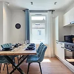 Homebase Am Schloss - Perfekt Fuer Gruppen - 4 - 1 Haus * Montabaur