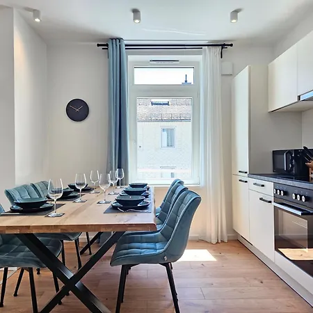 Homebase Am Schloss - Perfekt Fuer Gruppen - 4 - 1 Haus * Montabaur
