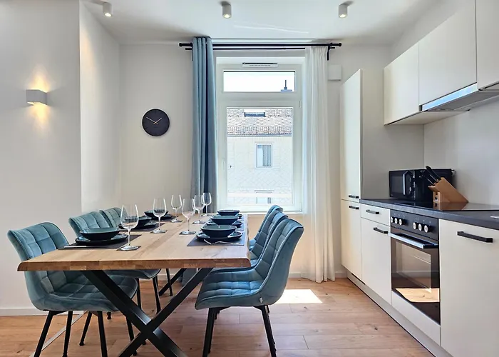 Homebase Am Schloss - Perfekt Fuer Gruppen - 4 - 1 Haus * 蒙塔鲍尔